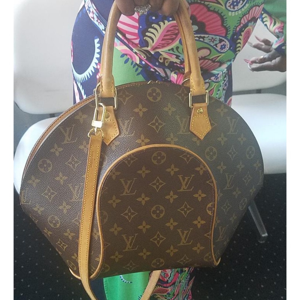 Louis Vuitton Monogram Ellipse-authentic